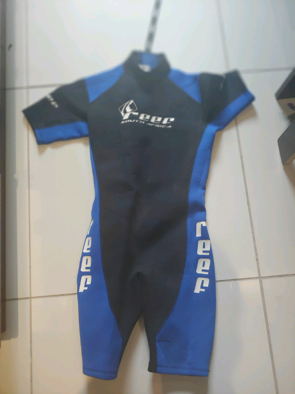Reef small wetsuit