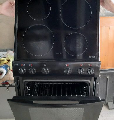 Defy Glass stove with built in Oven.
