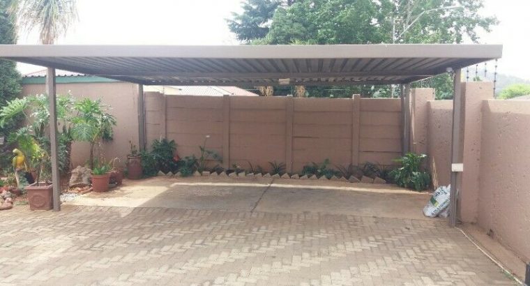248 Square Metre House For sale by owner, massive yard space